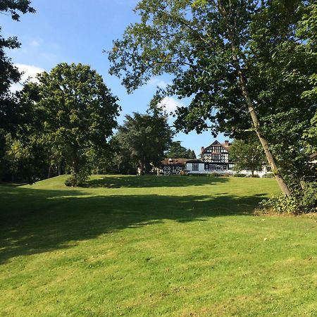 Hotel The Manor Elstree Exterior foto