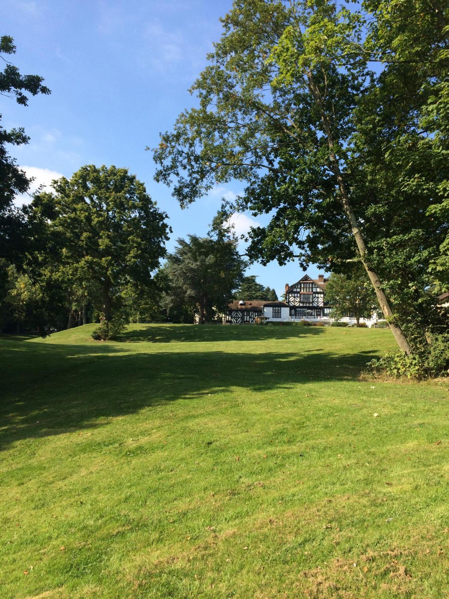 Hotel The Manor Elstree Exterior foto